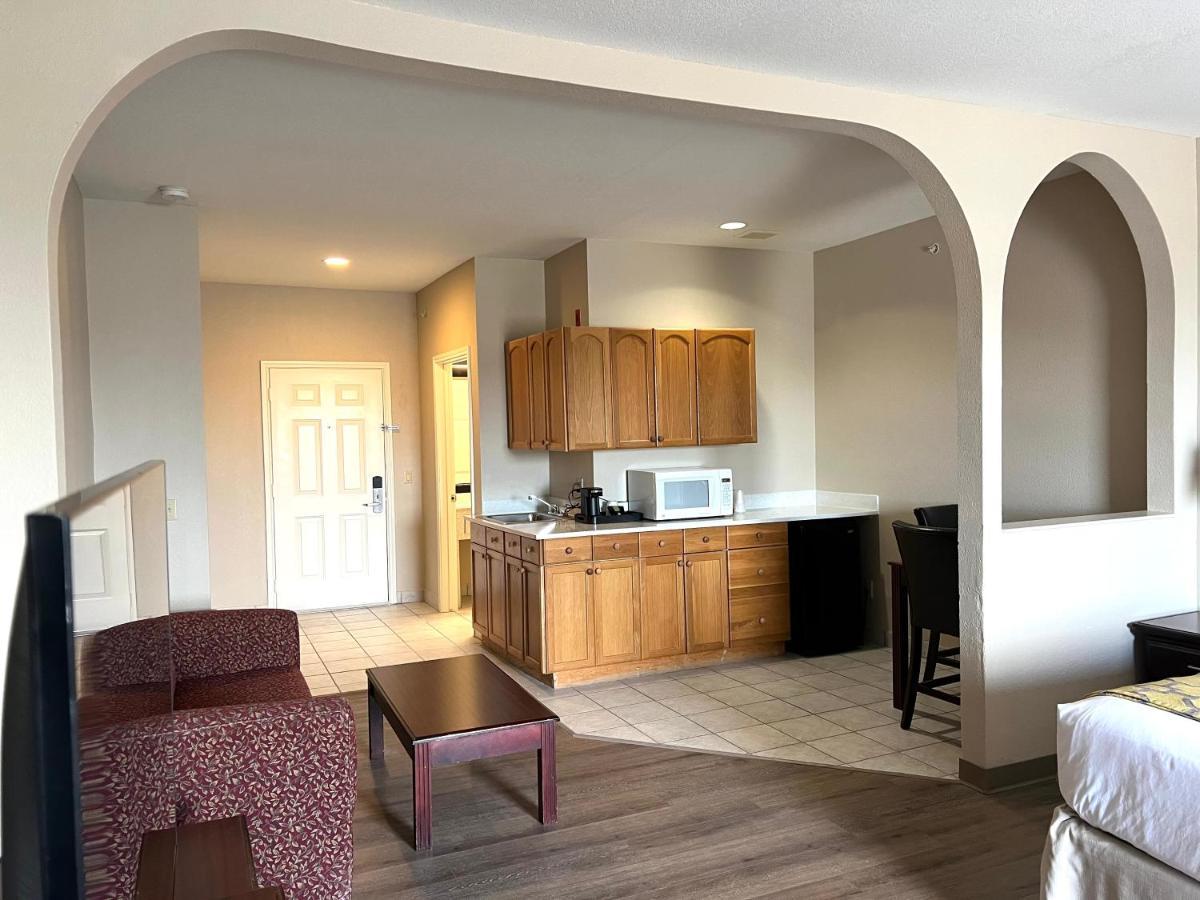 Baymont By Wyndham Houston Brookhollow Exterior photo