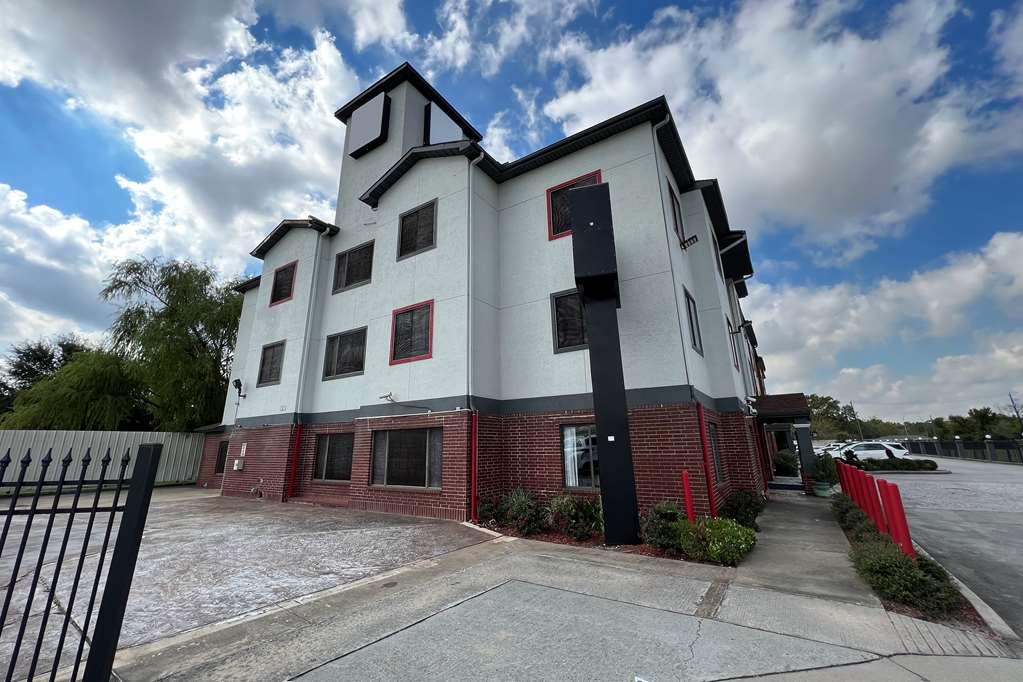 Baymont By Wyndham Houston Brookhollow Exterior photo