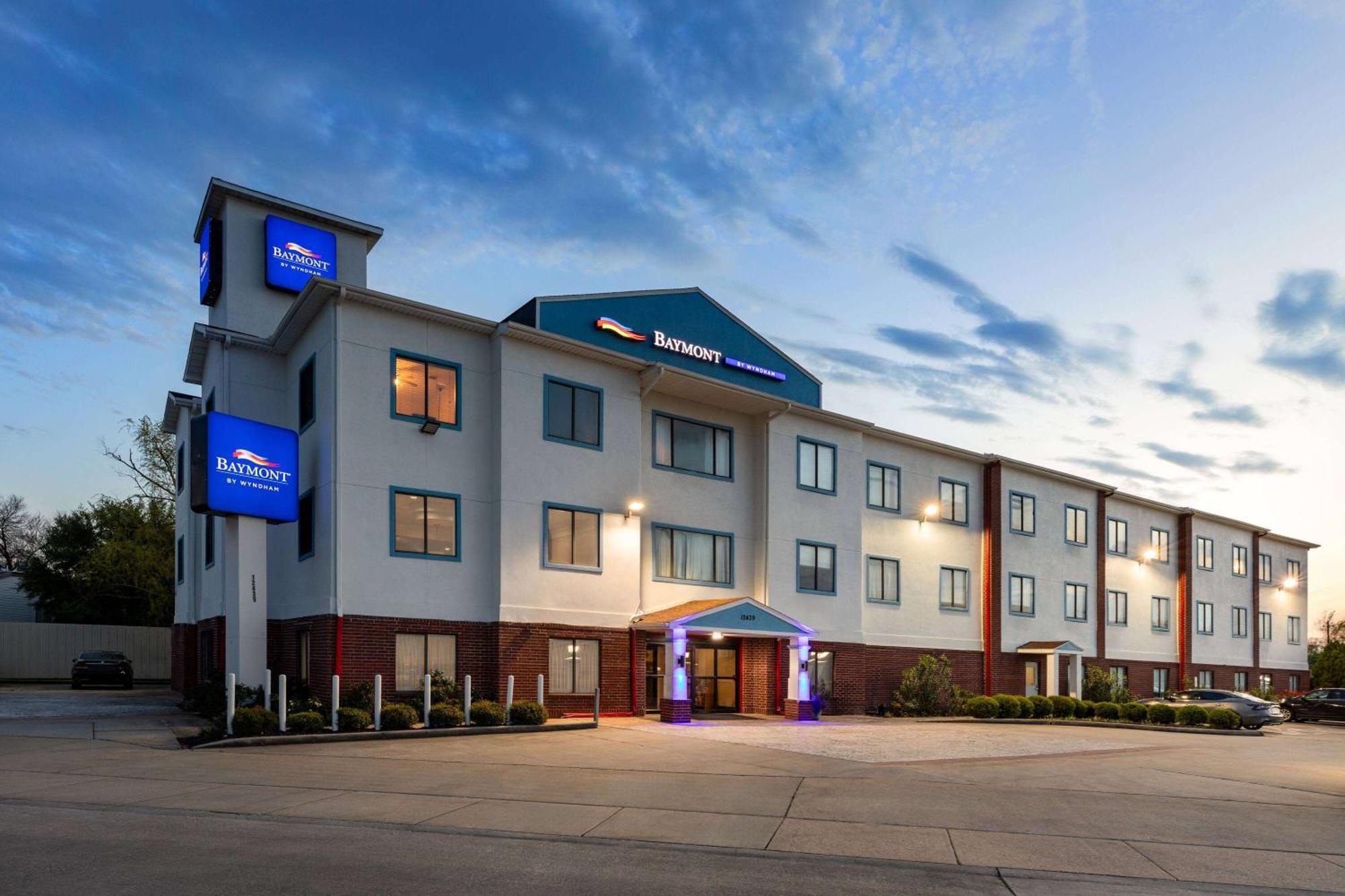 Baymont By Wyndham Houston Brookhollow Exterior photo