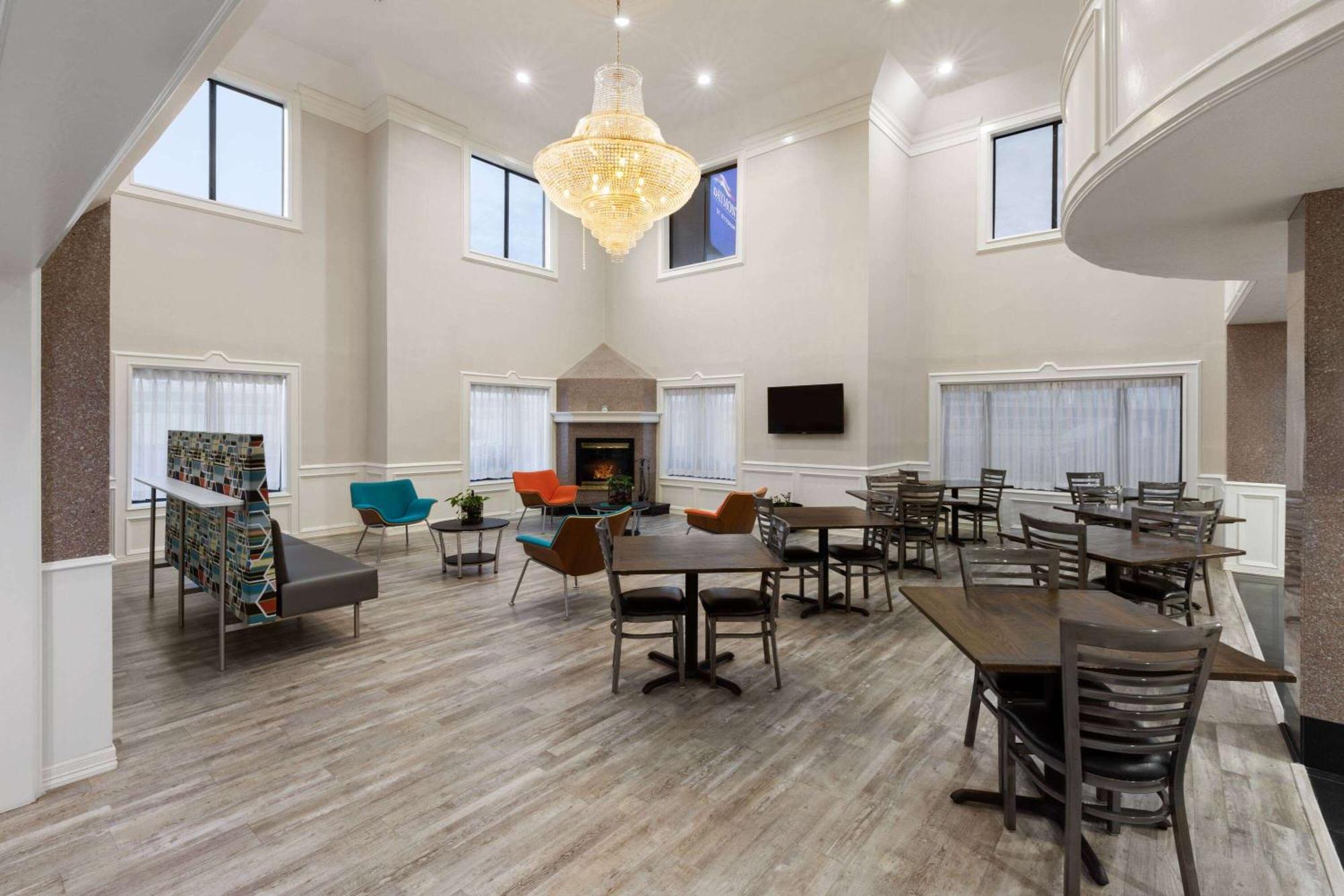 Baymont By Wyndham Houston Brookhollow Exterior photo